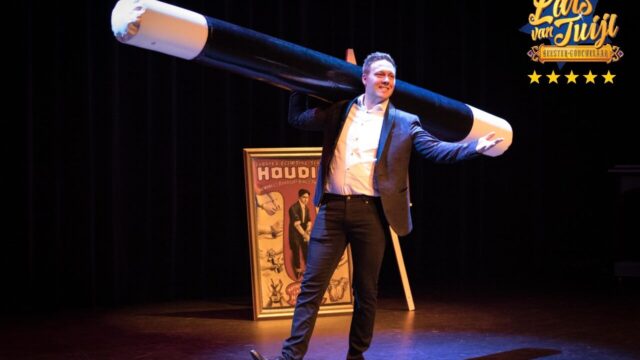 kindertheater-Lars-van-Tuijl-goochelaar-met-logo